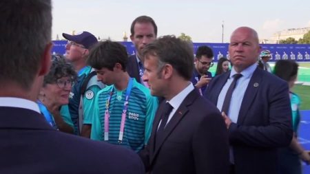 Fin de la trêve politique : Emmanuel Macron va-t-il nommer un nouveau Premier ministre ? Avec la fin de la trêve politique et des Jeux, Emmanuel Macron va-t-il nommer un Premier ministre ?