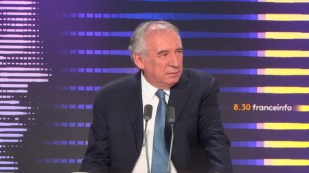 Nouveau gouvernement  : "Le président est dans son rôle", affirme François Bayrou, président du Modem