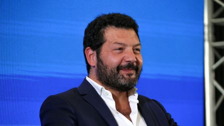 "Gilets jaunes" frappés dans un Burger King à Paris : Arié Alimi, avocat de deux victimes, espère "que le juge d'instruction renvoie rapidement" les neuf CRS devant le tribunal