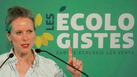 Gouvernement : Lucie Castets appelle Emmanuel Macron à respecter le choix des Français lors de son meeting Nouveau gouvernement : lors de son premier meeting, Lucie Castets appelle Emmanuel Macron à "respecter le choix des Français"