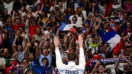 JO : une France moins râleuse et plus enthousiaste, selon la presse étrangère. Les JO ont-ils rendu les Français moins râleurs et plus enthousiastes ?
Ces Jeux olympiques sont en train de révéler au monde une autre France, celle qui peut arrêter de râler, et même s’enthousiasmer, si l'on en croit la presse étrangère.