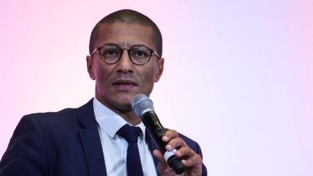 Cité pour Matignon, le socialiste Karim Bouamrane plaide pour "un compromis global" autour de Lucie Castets comme Première ministre
