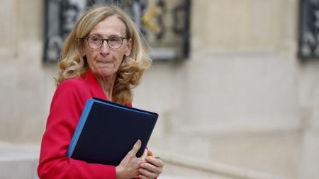 Avec une ministre démissionnaire à sa tête, pourquoi l'Education nationale fait sa rentrée des classes dans "une atmosphère étrange"