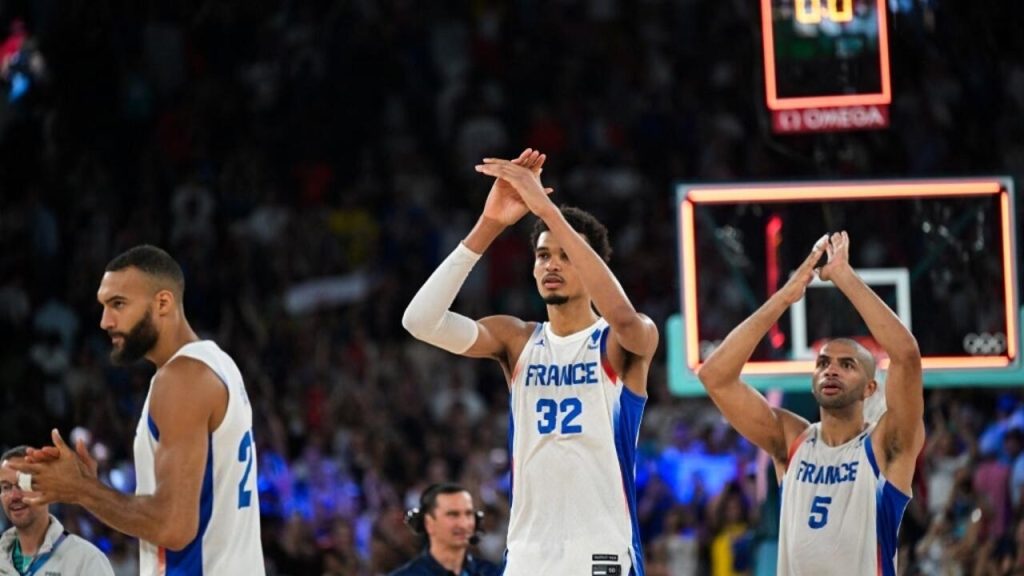La France se qualifie pour les demi-finales de basket-ball après avoir éliminé le Canada