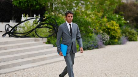 Non, le gouvernement de Gabriel Attal n'a pas (encore) battu le record de longévité des gouvernements démissionnaires