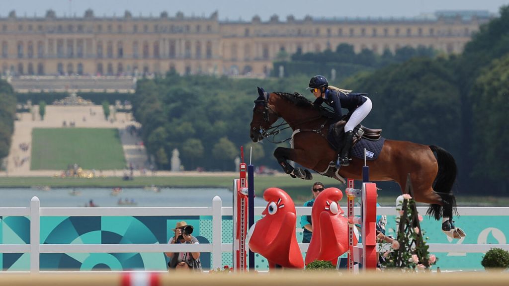 Les cavaliers britanniques devancent les États-Unis et la France et remportent l'or dans l'épreuve olympique de saut d'obstacles