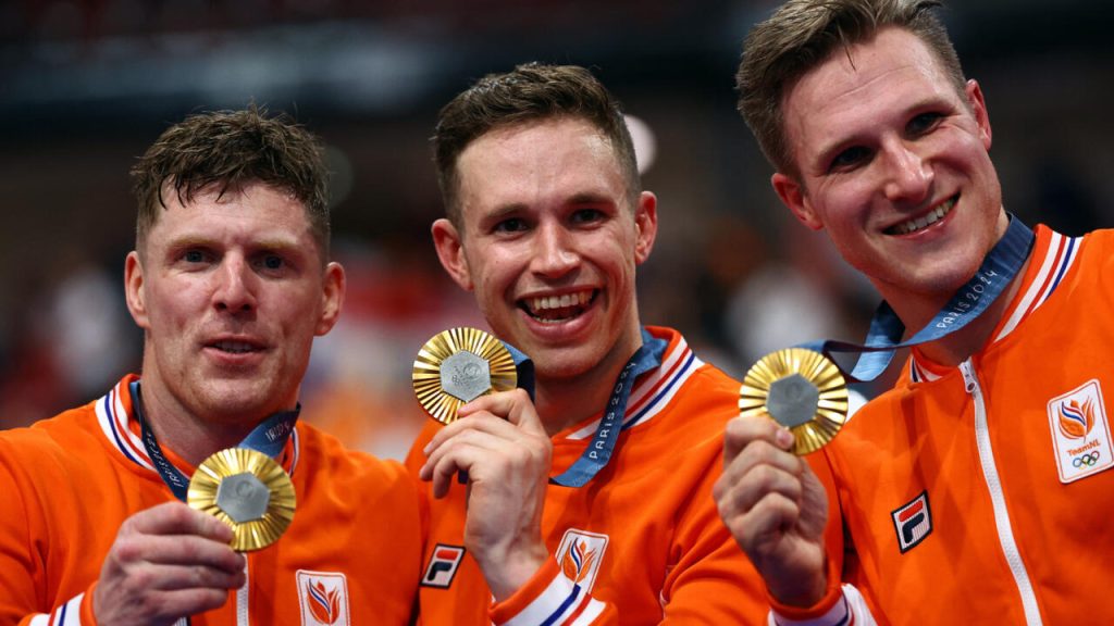 Les cyclistes néerlandais établissent deux records du monde et conservent ainsi leur titre olympique de sprint par équipes masculines