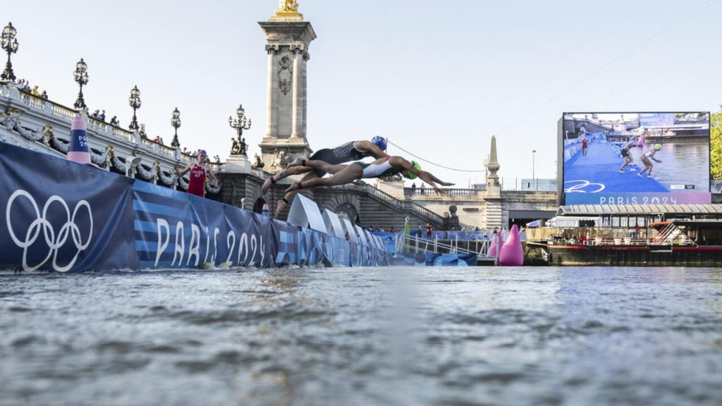 Les nageurs du marathon olympique enfin autorisés à s'entraîner dans la Seine