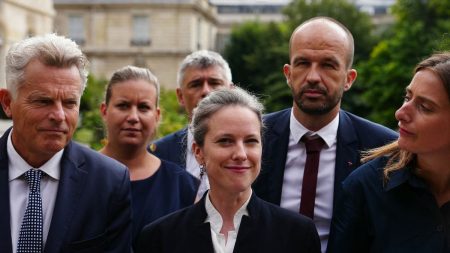 "Je me tiens prête aujourd'hui pour construire des coalitions" : à l'Elysée, Lucie Castets et le NFP poursuivent leur offensive pour Matignon