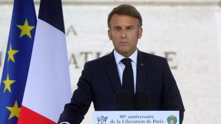 Macron écarte un gouvernement NFP pour « stabilité institutionnelle » et annonce des consultations mardi. Emmanuel Macron écarte l'option d'un gouvernement du NFP au nom de "la stabilité institutionnelle" et annonce de nouvelles consultations dès mardi