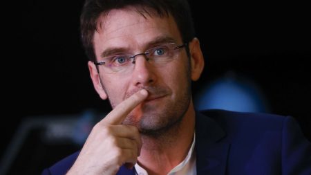 NFP écarté : Mayer-Rossignol critique leur attitude de repli Gouvernement NFP écarté : "Rester dans son coin en boudant, je ne pense pas que ce soit la bonne attitude", estime Nicolas Mayer-Rossignol