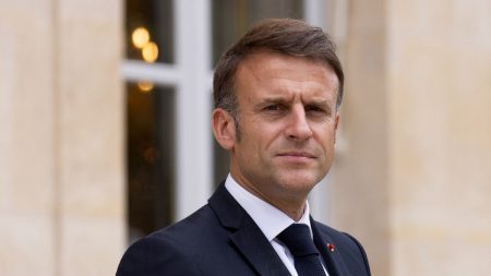 Nouveau gouvernement : Emmanuel Macron consultera les chefs de partis et de groupes parlementaires de vendredi à lundi