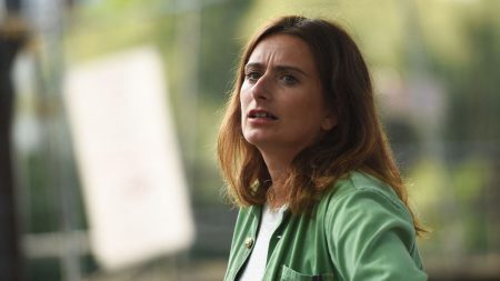 Nouveau gouvernement : "On nage en pleine dérive illibérale", réagit l'écologiste Marine Tondelier