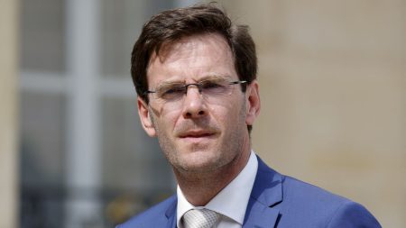 Nouvelle gouvernance : Nicolas Mayer-Rossignol (PS) critique la politique de la chaise vide. Nouveau gouvernement : "La politique de la chaise vide en général est plutôt nuisible à celui qui est absent", déclare Nicolas Mayer-Rossignol, du PS