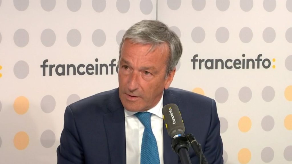 "Cette situation politique ne peut pas durer éternellement", dit le député Modem Philippe Vigier avant les échanges avec Emmanuel Macron