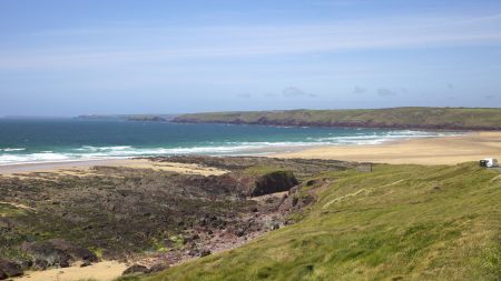 "C'est là où Dobby est mort" : au pays de Galles, une plage protégée est polluée par l'afflux de fans d'Harry Potter