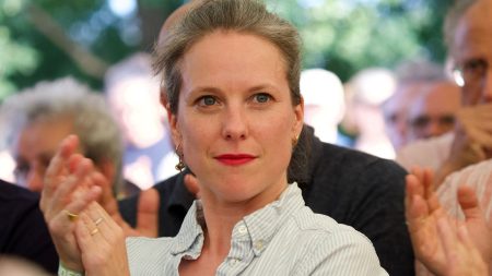 Rétablissement de l’Exit Tax : Lucie Castets défend un mécanisme controversé Lucie Castets veut rétablir l'"exit tax", un mécanisme controversé