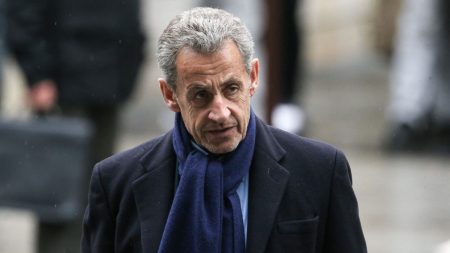 Recherche d'un nouveau gouvernement : Nicolas Sarkozy appelle LR à œuvrer pour "faire nommer un Premier ministre de droite"