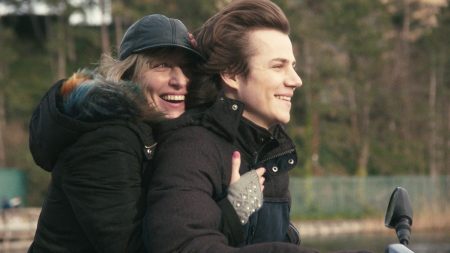 Valeria Bruni-Tedeschi mère célibataire et dépressive dans “Une Vie rêvée”, un film émouvant de Morgan Simon