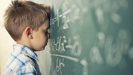 Décrochage scolaire : comment comprendre et aider les enfants en difficulté ?
          Le 25 septembre prochain marquera la 17e journée du Refus de l'Échec Scolaire, organisée par l’association AFEV. L’occasion de faire le point sur la question du décrochage scolaire.