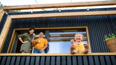 Originale et pas chère : pourquoi faire construire sa propre maison container en 2024 ?