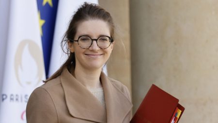 Aurore Bergé : Michel Barnier « jamais compromis avec l’extrême droite » Aurore Bergé assure que Michel Barnier "n'a jamais eu aucun compromis, aucune compromission avec l'extrême droite"