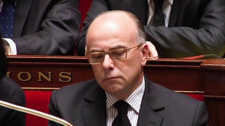 Recherche d'un nouveau Premier ministre : Bernard Cazeneuve et Xavier Bertrand vont être reçus lundi à l'Elysée
