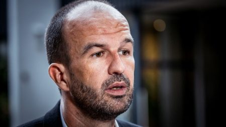 Manuel Bompard accuse Emmanuel Macron et Marine Le Pen de s'être "mis d'accord pour voler le vote des Français"