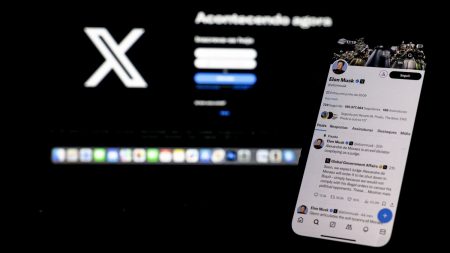 le dernier publié



  

    
      
    
    
    Interdiction de X au Brésil : le duel entre Elon Musk et un juge de la Cour suprême

          La Cour suprême du Brésil a confirmé l'interdiction du réseau social X, effective depuis le samedi 31 août. Cette décision fait suite au conflit entre Elon Musk PDG du réseau et le juge de la Cour suprême brésilienne Alexandre de Moraes.
    
    
          Diffusé le 03/09