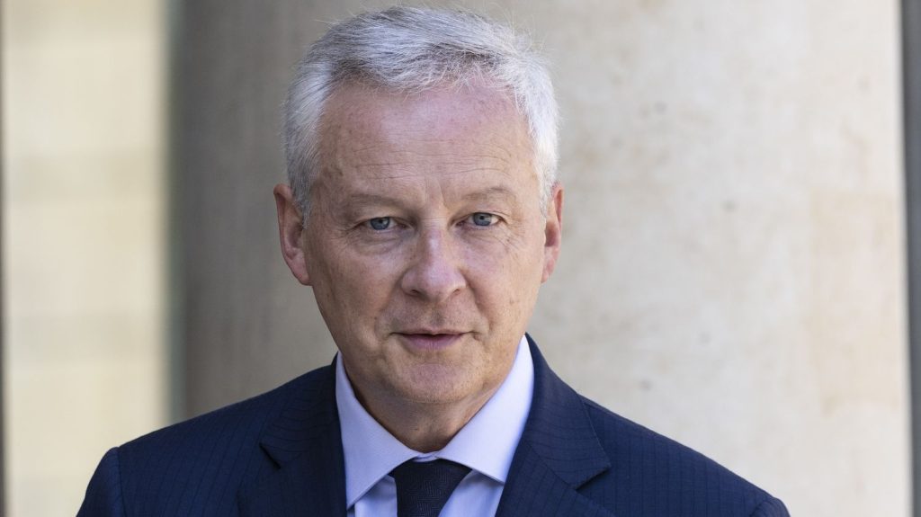 Bruno Le Maire prépare son départ en grand, Michel Barnier promet un nouveau gouvernement prochainement Changement de gouvernement : le ministre de l'Économie, Bruno Le Maire, fait les choses en grand pour son départ de Bercy
          Michel Barnier promet un gouvernement pour la semaine prochaine. Les derniers jours se profilent donc pour les actuels ministres. Beaucoup aimeraient rester mais certains sont pressés de partir, comme Bruno Le Maire qui organise jeudi matin son "discours de remerciements".