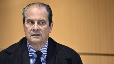 Détournement de frais : Jean-Christophe Cambadélis, ex-n°1 du PS, condamné à 8 mois avec sursis Détournement de frais de mandat : l'ex-numéro un du PS Jean-Christophe Cambadélis condamné à huit mois de prison avec sursis