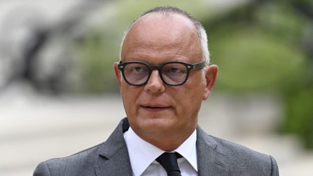 Edouard Philippe, ancien Premier ministre, annonce sa candidature à la prochaine présidentielle L'ancien Premier ministre Edouard Philippe annonce être "candidat à la prochaine élection présidentielle"