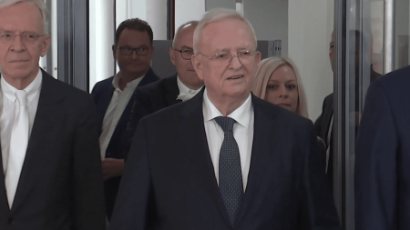 Eurozapping : en Allemagne, ouverture du procès de l'ex-PDG de Volkswagen, accusé d'avoir truqué des moteurs