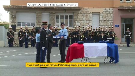 Gendarme tué dans les Alpes-Maritimes : Eric Comyn décoré et promu lors d’un hommage national Vidéo
Gendarme tué dans les Alpes-Maritimes : Eric Comyn promu adjudant-chef puis décoré de la Légion d'honneur et de la médaille militaire, lors d'un hommage national