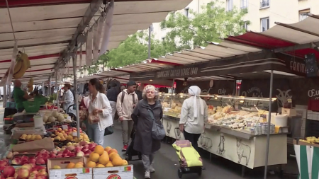 Impatience des Français : Emmanuel Macron indécis sur le choix du futur Premier ministre Futur Premier ministre : les Français s'impatientent face à l'indécision d'Emmanuel Macron