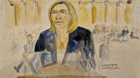Marine Le Pen sereine au 1er jour du procès des assistants FN: « Je répondrai à toutes les questions » "Je répondrai à l'intégralité des questions" : au premier jour du procès des assistants parlementaires du FN, Marine Le Pen affiche sa "sérénité"