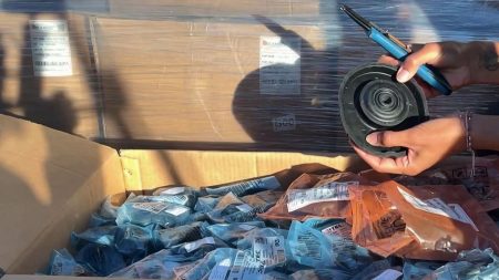 Marseille : saisie de dizaines de milliers de pièces automobiles contrefaites Marseille : des dizaines de milliers de pièces automobiles de contrefaçon saisies