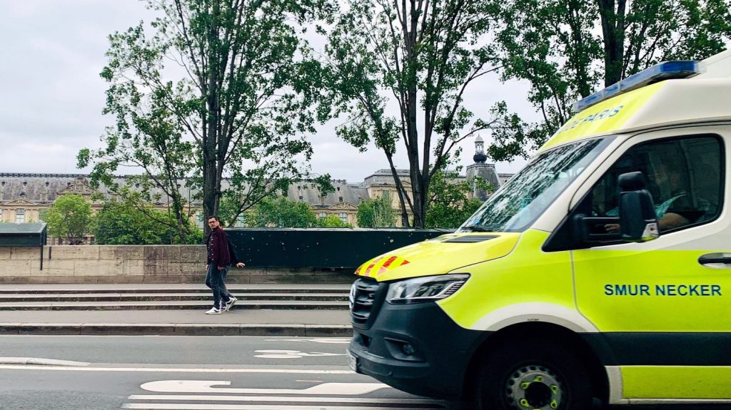 Michel Barnier en visite à l'hôpital Necker à Paris : les soignants dénoncent un manque de "ressources humaines suffisantes"