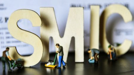 Pouvoir d'achat : comment l'exécutif envisage d'augmenter les salaires autour du smic

          Un des premiers dossiers du futur locataire de Matignon sera d’augmenter les salaires. Revoir les exonérations de cotisations est une des pistes pressenties.