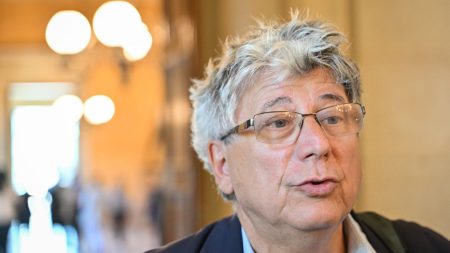 Recherche Premier ministre : « Peu de gens de gauche veulent soutenir Macron », selon Éric Coquerel Recherche d'un nouveau Premier ministre : "Peu de gens de gauche ont envie d'être la béquille d'Emmanuel Macron", estime Éric Coquerel