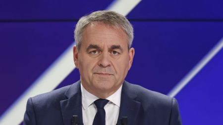 Recherche d’un nouveau Premier ministre : vers une alliance Ensemble-LR pour Macron ? Édito
Recherche d'un nouveau Premier ministre : se dirige-t-on vers une alliance Ensemble-LR ?
Un profil technique, ou finalement plutôt politique ? La quête du futur chef du gouvernement se poursuit, mercredi, pour Emmanuel Macron, l'hypothèse d'une alliance avec les Républicains fait partie des options.