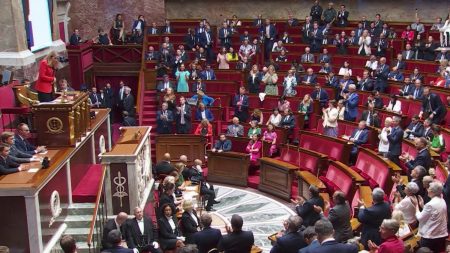 Recherche nouveau Premier ministre : Français perdent confiance politique Recherche d'un nouveau Premier ministre : les Français perdent confiance dans la politique