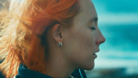 "The Outrun" : le combat d'une jeune femme contre l'alcoolisme, galvanisé par la force tellurique des îles du nord de l'Écosse