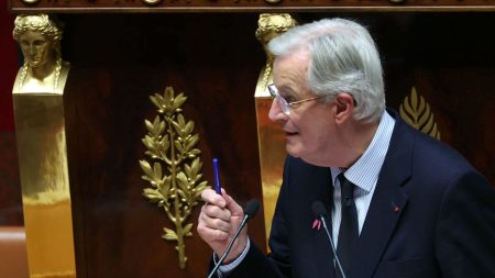 Déclaration de politique générale : le PM Michel Barnier cherche le consensus à l’Assemblée nationale Récit
"Du Barnier pur jus" : à l'Assemblée nationale, le Premier ministre tente "le grand écart" pour ne "brusquer" personne lors de sa déclaration de politique générale