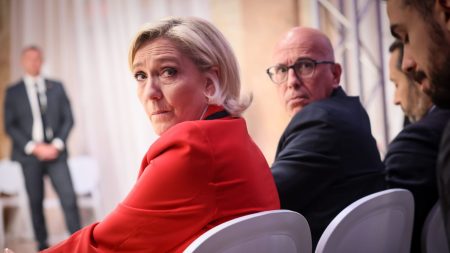L'alliance entre Éric Ciotti et Marine Le Pen se concrétise à l'Assemblée nationale

          Le pacte entre l'ex-numéro 1 du parti Les Républicains et de la patronne des députés du Rassemblement national avait provoqué un séisme à droite avant l'été. Premier test jeudi de leur nouvelle relation politique lors de la niche du RN au Palais Bourbon.