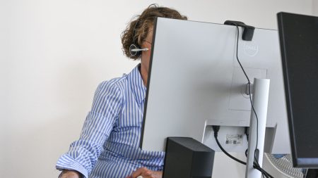 :
    le dernier publié



  

    
      
    
    
    Arnaque au faux conseiller bancaire : la banque peut être tenue de vous rembourser

          La Cour de cassation a condamné mercredi BNP Paribas à rembourser un client qui s'était fait piéger au téléphone par un faux conseiller bancaire, estimant que le client n'avait pas commis de négligence grave
    
    
          Diffusé le 23/10