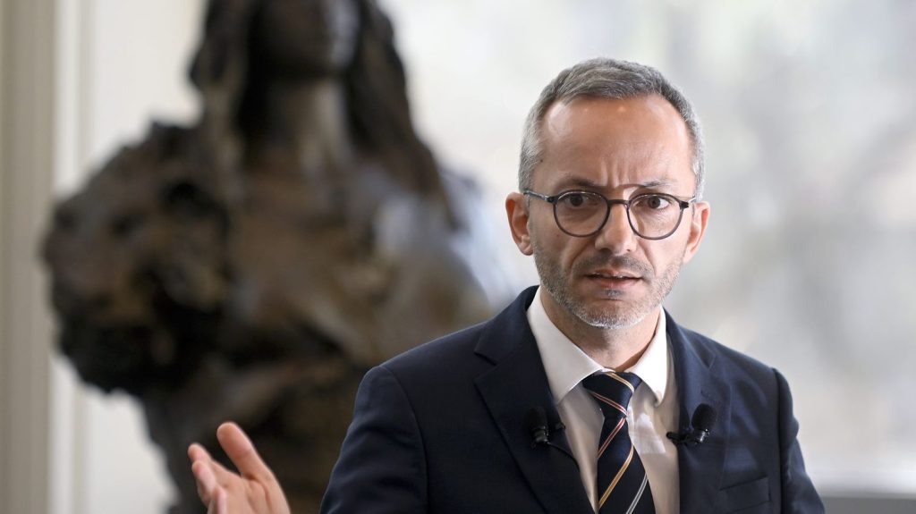 La baisse des dotations aux collectivités locales "va nous obliger à revoir l'ensemble de nos politiques publiques", alerte le président du conseil départemental de Haute-Garonne