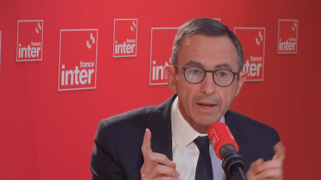 Grenoble : Retailleau accuse le maire de « discours anti-sécuritaire » après les violences Loi immigration : Bruno Retailleau explique qu'il "ne veut pas supprimer l'AME, mais la transformer en aide médicale d'urgence"