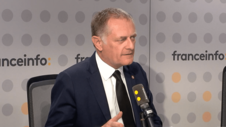 Budget 2025 : Juvin exhorte Barnier à utiliser le 49.3 pour clore les débats à l’Assemblée Budget 2025 : Philippe Juvin appelle Michel Barnier à utiliser "le 49-3" pour "siffler la fin de la récré"
Le gouvernement a acté, en Conseil des ministres mercredi, la possibilité de dégainer l'article 49.3 de la Constitution alors que le projet de loi finances pour 2025 est en train d'être discuté à l'Assemblée