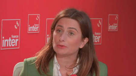 Budget 2025 : "Pour corriger son amateurisme, le gouvernement envoie en première ligne les plus précaires", critique Marine Tondelier